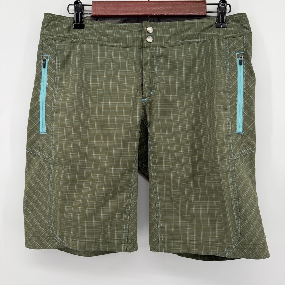 Club Ride Mountain Bike Shorts Mens Medium Green Plaid Technical MTB Cycling